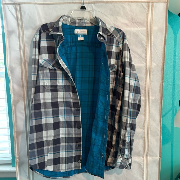 Columbia lined men’s medium long sleeve shirt.  Soft and very good condition. - Picture 7 of 9